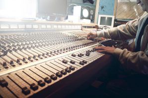 equipos-audiovisuales-mantenimientos-298x198